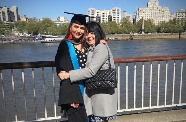 Phoebe shares her story of the death of her auntie Denise for Hospice UK 'share your story'
